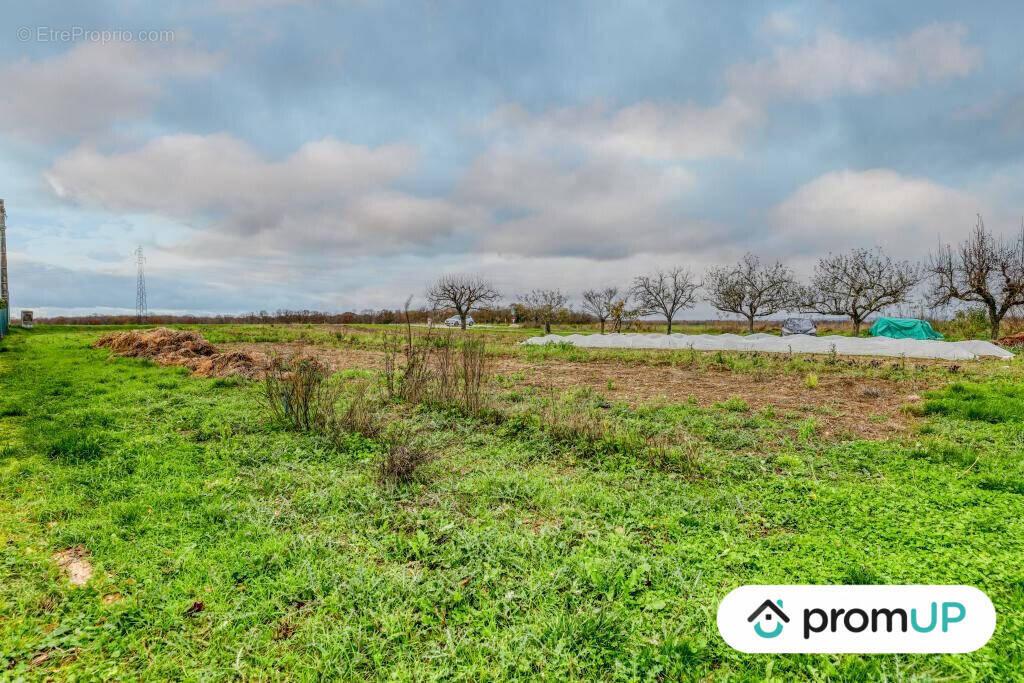 Terrain à MAGNY-SUR-TILLE