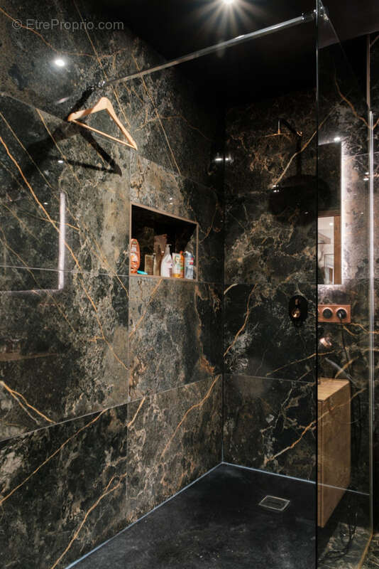 Appartement à SAINT-PRIEST-EN-JAREZ