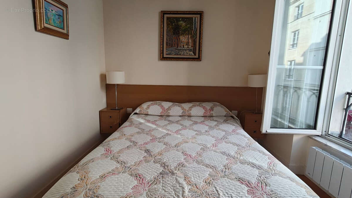 Appartement à PARIS-1E