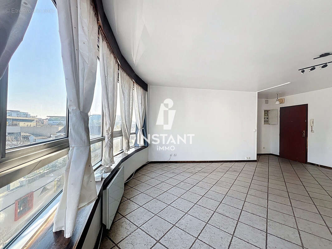 Appartement à CHARENTON-LE-PONT