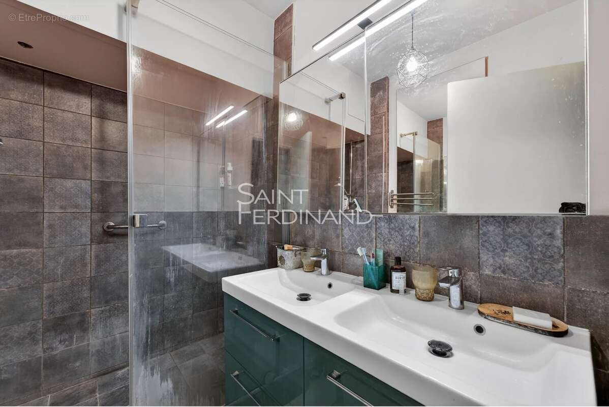 Appartement à PARIS-8E