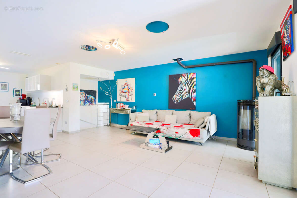 Maison à MEOUNES-LES-MONTRIEUX