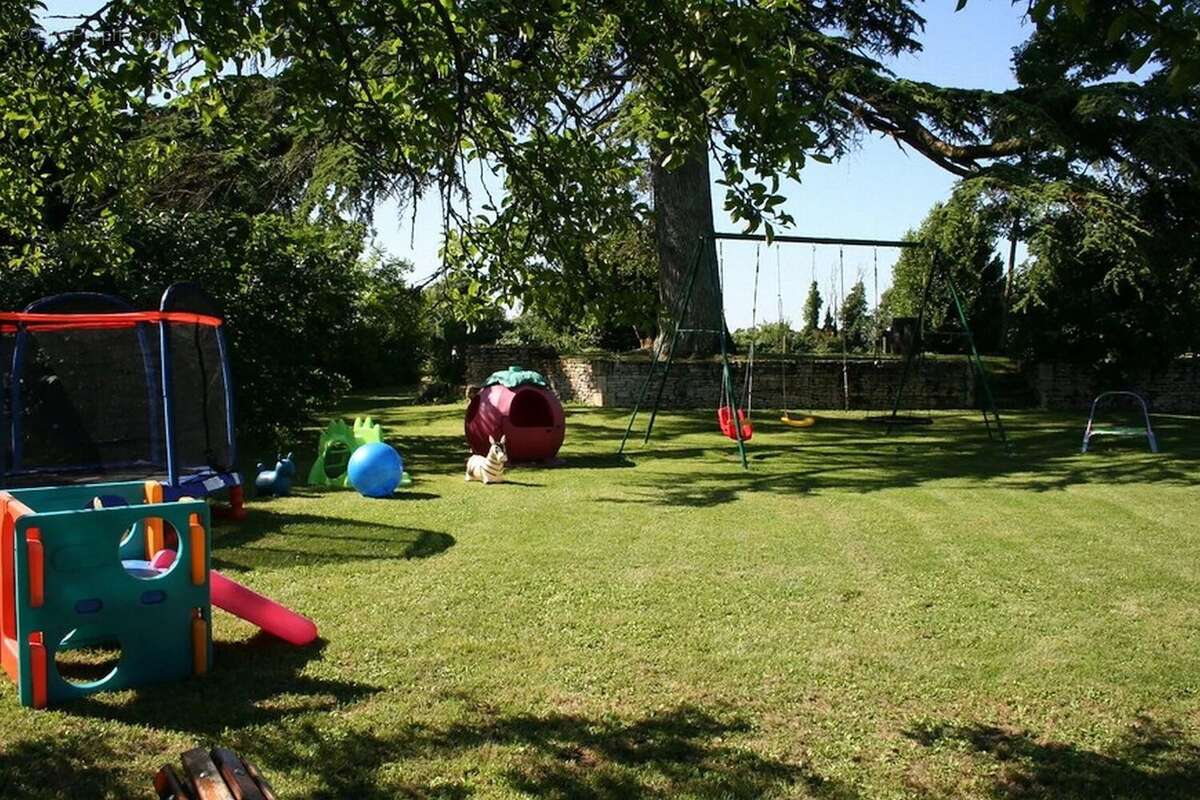 Maison à SAINT-JEAN-D'ANGELY