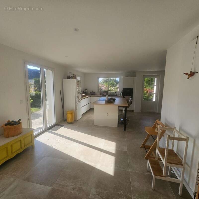 Maison au calme sur 3300 m2 de terrain arboré - photo 8