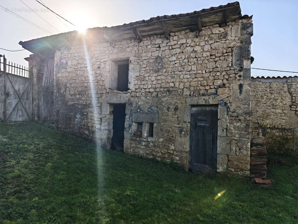 Maison à CHATEAUNEUF-SUR-CHARENTE
