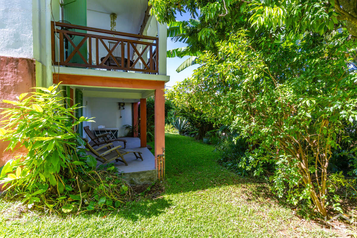 Villa de caractère avec vue océan, piscine et dépendances   Le Tampon - photo 6