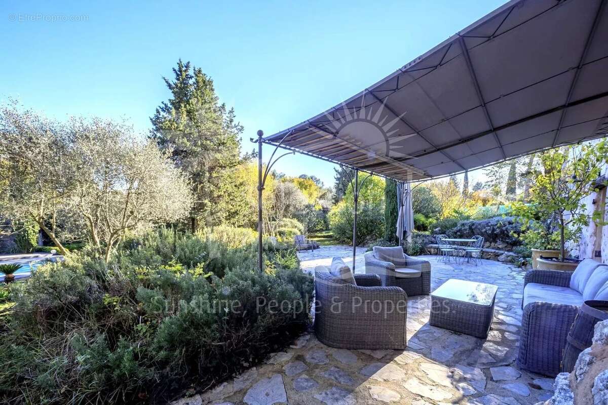 Maison à ROQUEFORT-LES-PINS