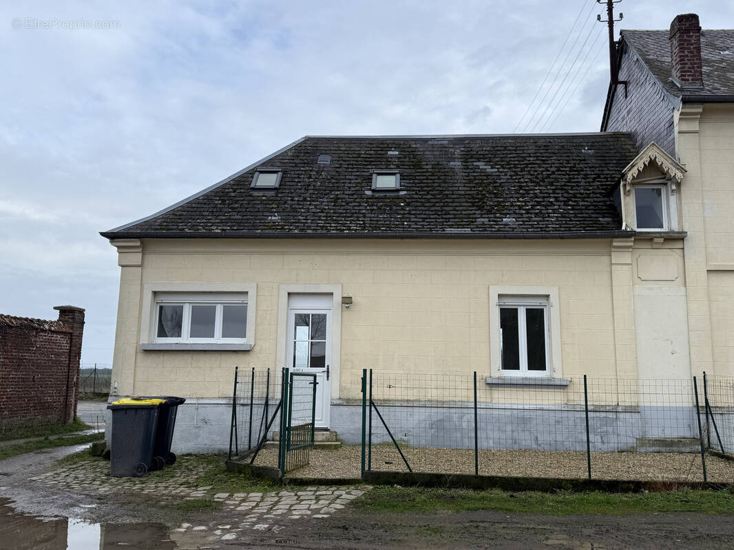 Maison à QUEVAUVILLERS