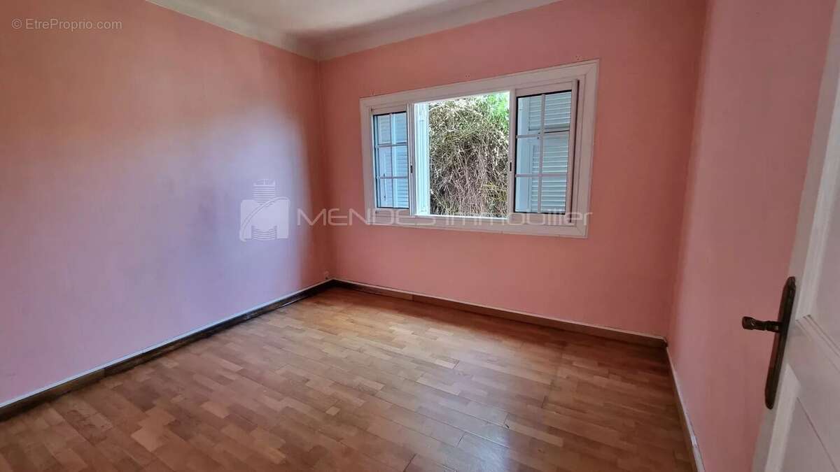 Villa vue mer a renover a cap d'ail - photo 8