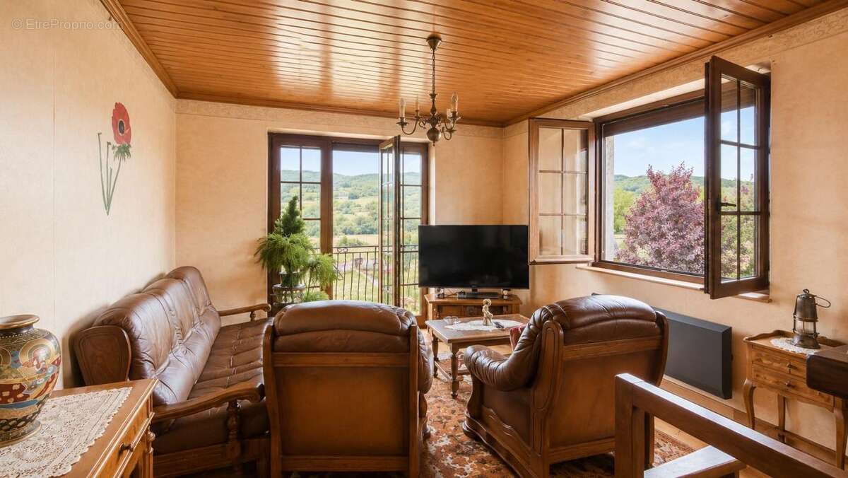 Maison à SAINT-CHRISTOPHE-VALLON