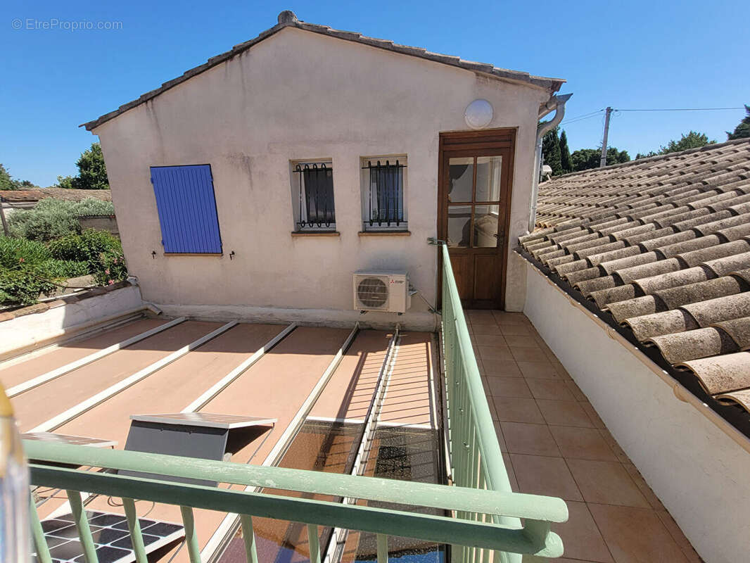 Appartement à MOURIES