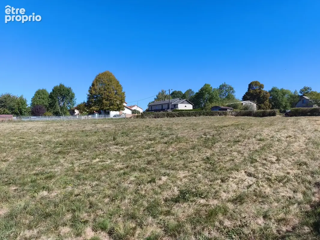 Beau terrain plat constructible de 1.956 m2 proche Sancy - photo 2