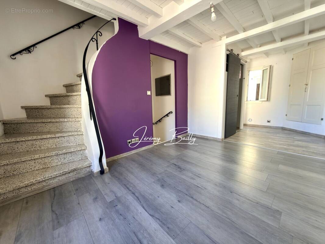 Maison 52 m² à Saint-Esteve  - photo 1
