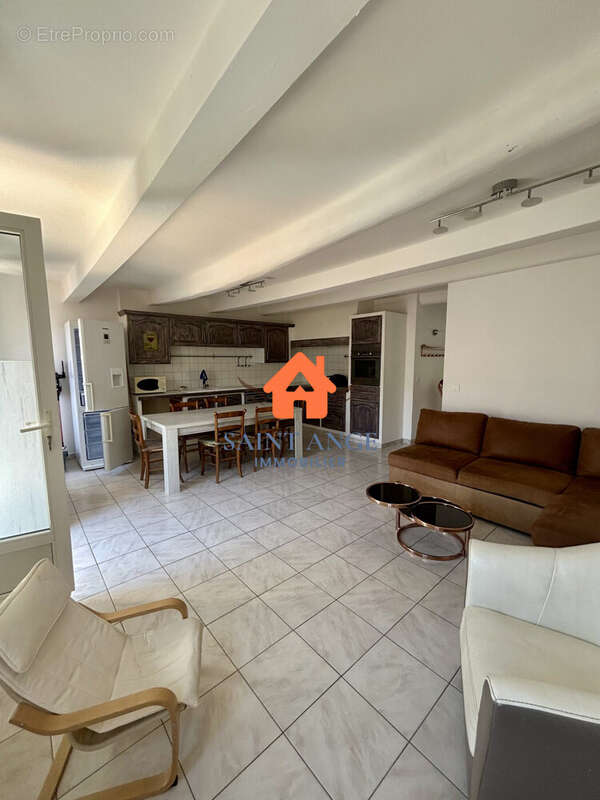Appartement à COLLOBRIERES