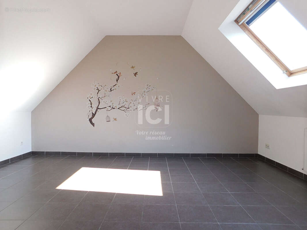 Maison Murs Erigne 86 m² - photo 10