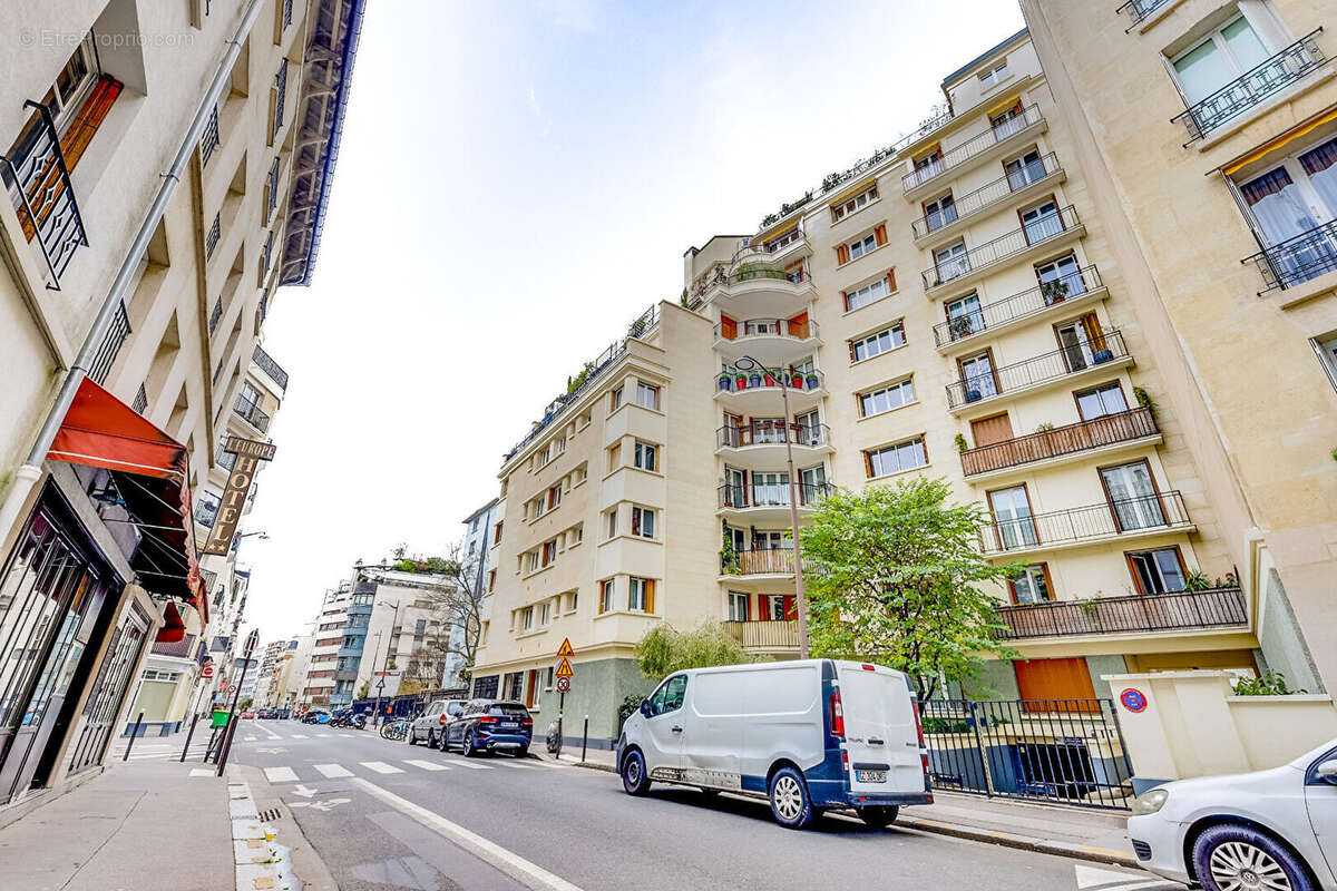 Appartement à PARIS-14E