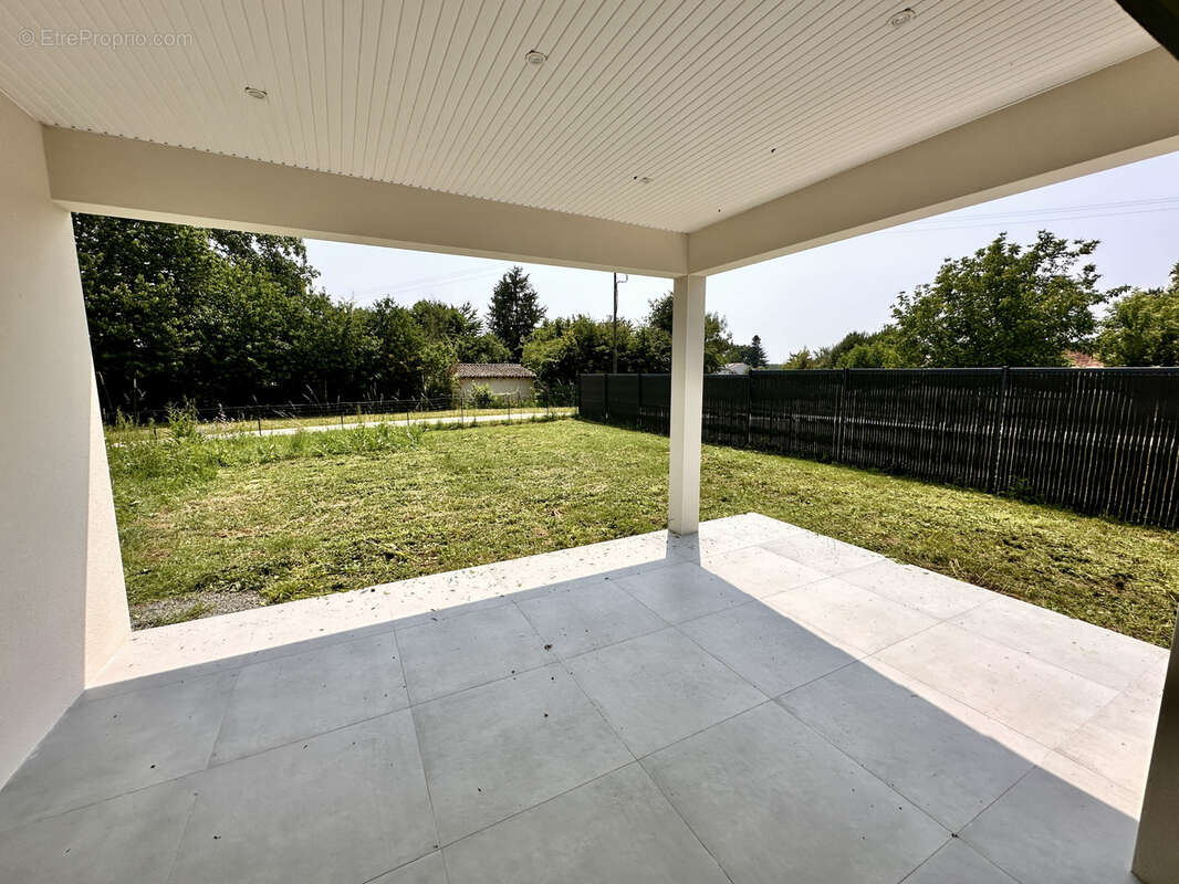 Maison à COURS-DE-PILE