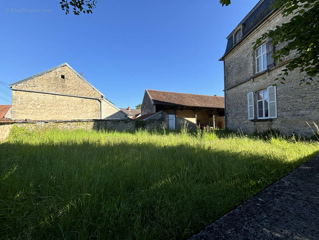 Maison à COULMIER-LE-SEC