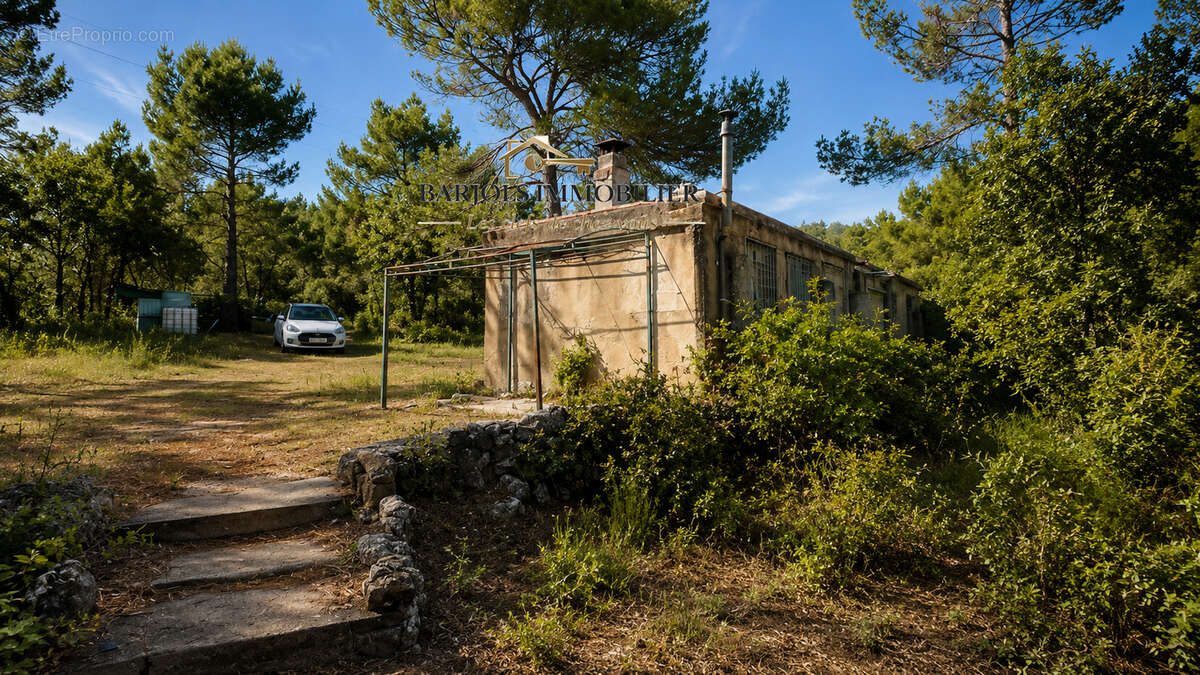 Maison à TAVERNES