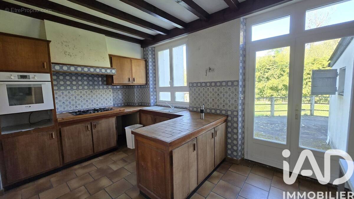 Maison 187 m² à Saint-Palais  - photo 1