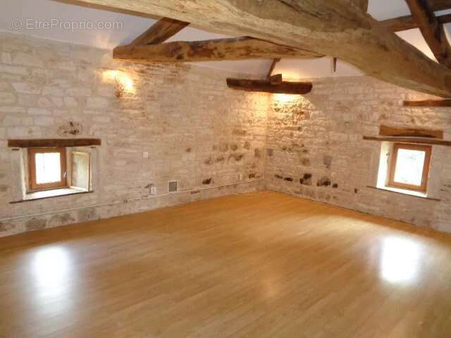 Grande maison de village de caractère avec 3 chambres et dépendances - photo 10