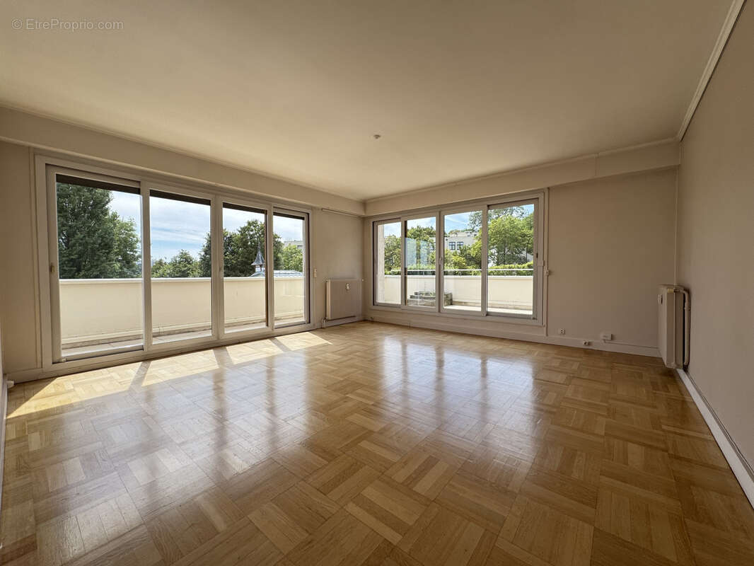 Appartement avec terrasse - 2 pièces - 65,33 m2 - LE PECQ - Place royale - photo 3