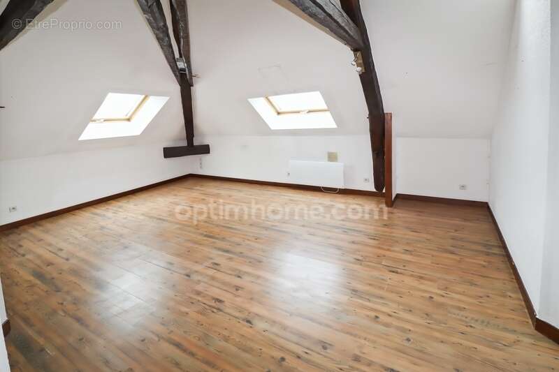 Appartement à SAINT-ETIENNE-DE-SAINT-GEOIRS