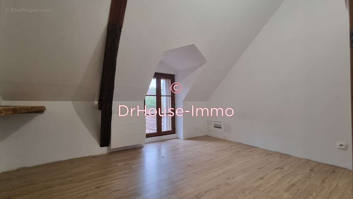 Maison à VICQ-EXEMPLET