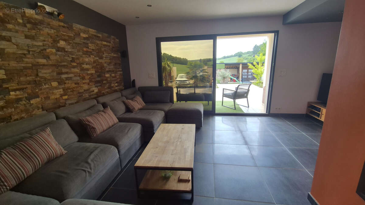 Maison à SAINTE-GEMME-MORONVAL