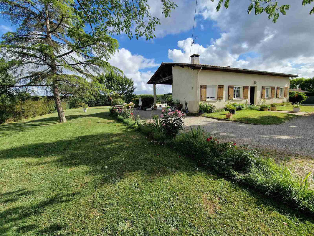 Maison à PRIGNAC-ET-MARCAMPS