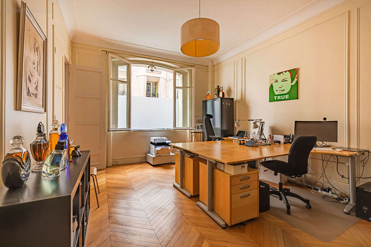 Appartement à PARIS-7E