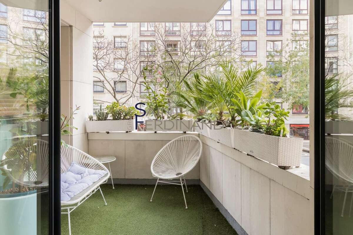 Appartement à PARIS-16E