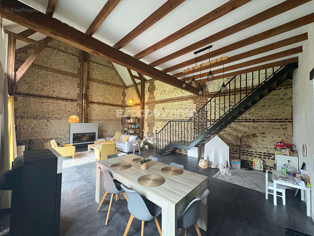 Maison à MALAUNAY