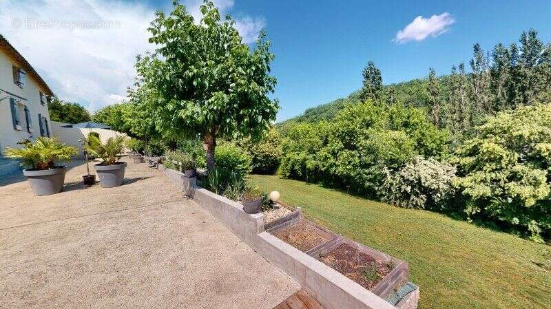 Maison 260 m² à Saint-Vincent-De-Pertignas  - photo 4