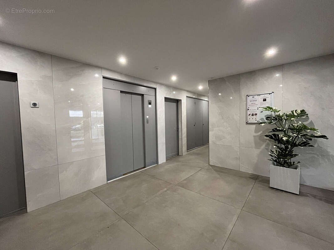 Appartement Saint-Cloud / Studio 28,34 m2 / Les Milons (Tram T2) - Vendu loué - Exclusivité - photo 11