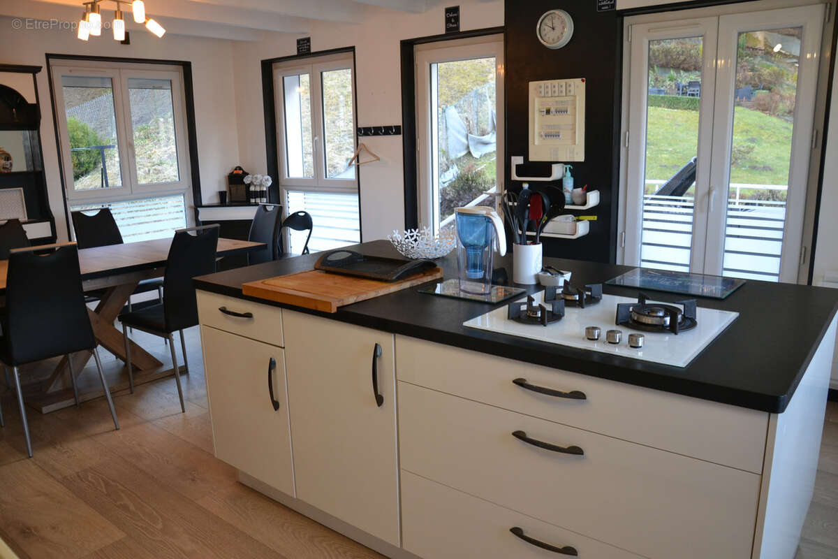 Belle maison rénovée de 136 m2 au calme et divisée en 3 appartements - photo 5