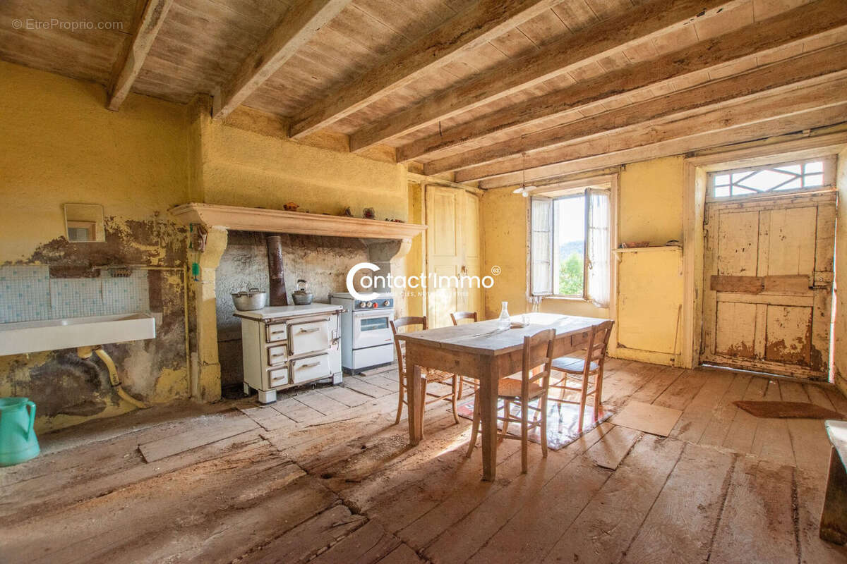 Maison 175 m² à Saint-Dier-D'auvergne  - photo 7