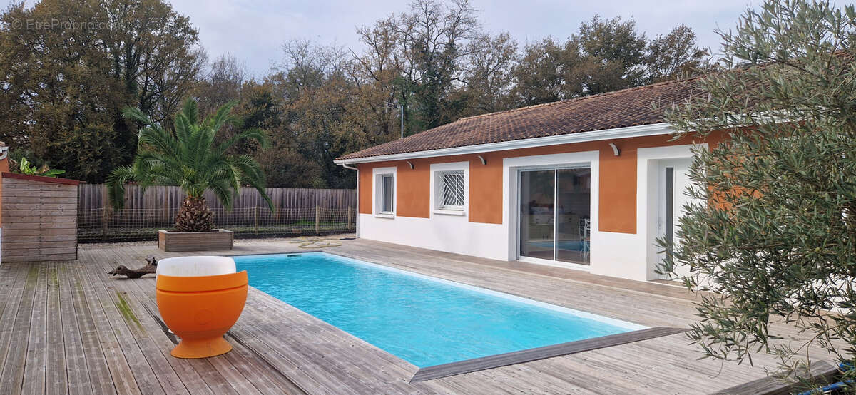 belle maison P.P avec garage double, Piscine, terrasses et jardin clos - photo 5
