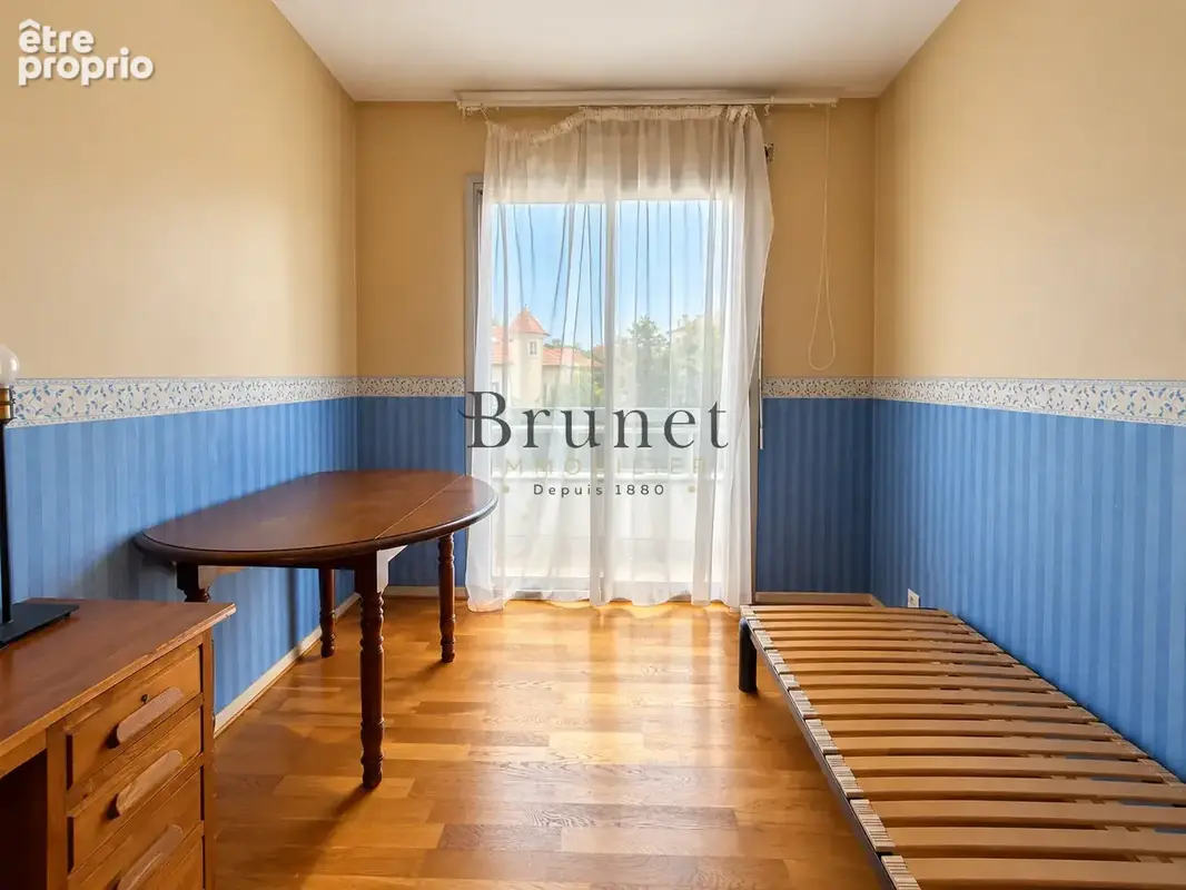 Quatre pieces immeuble standing - quartier mairie - photo 10