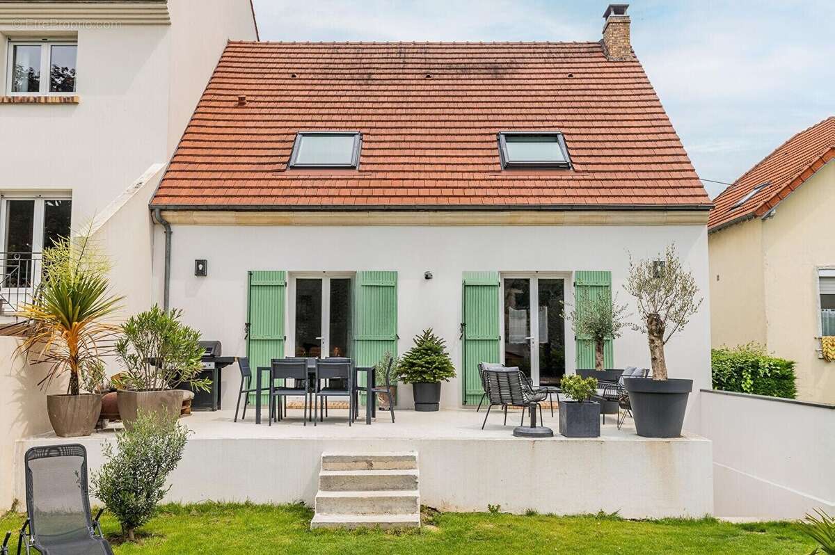 Maison à VERRIERES-LE-BUISSON