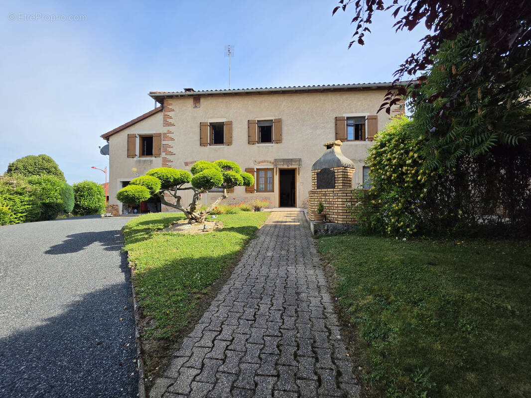 Maison à SAINT-JULIEN-SUR-VEYLE