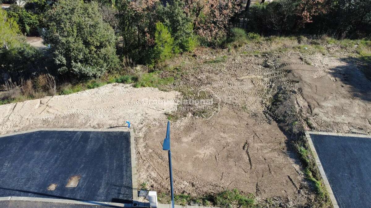 Terrain à CHATEAUNEUF-DE-GADAGNE