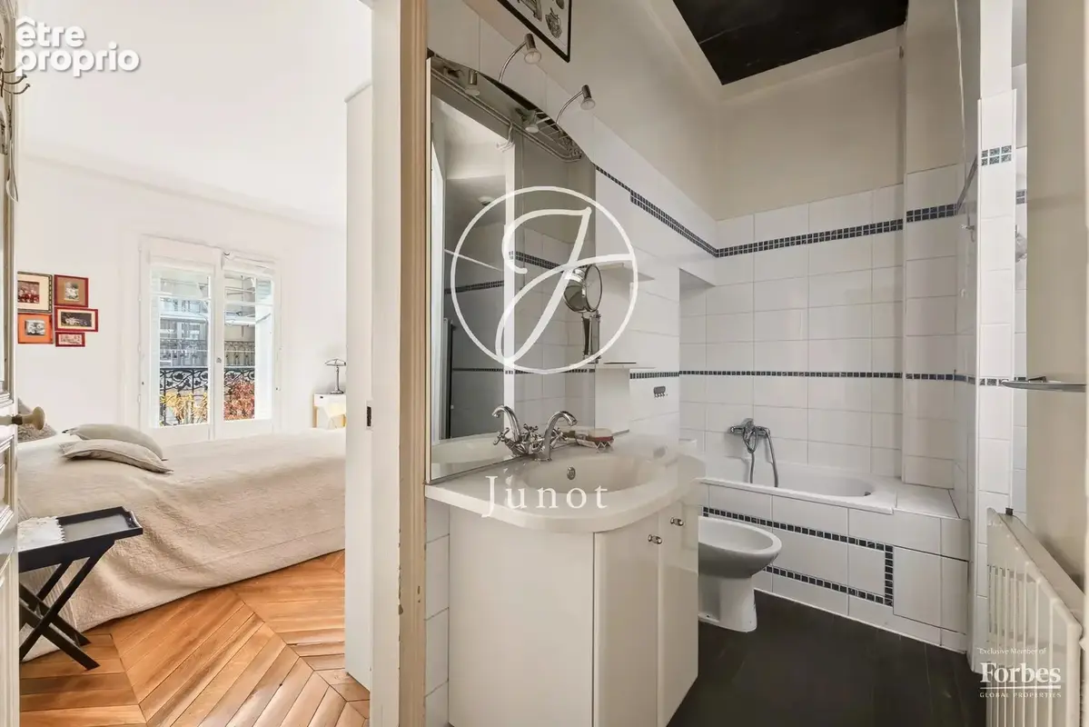 Paris 16e - PASSY / EUGÈNE MANUEL - Appartement - 5 pièces - 112,07m² Carrez - 2/3 chambres - photo 10