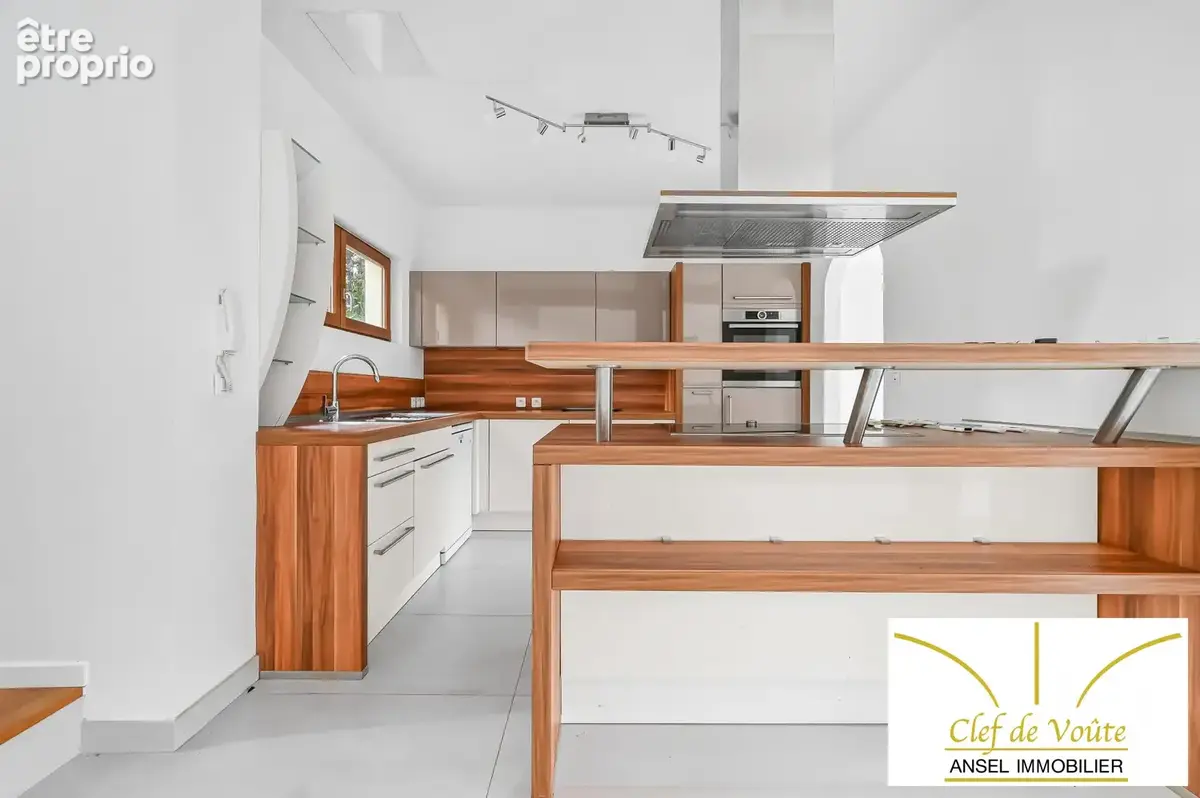 Maison 152 m² à La Celle-Saint-Cloud  - photo 2