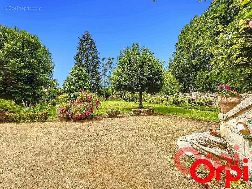 Maison à SAINT-AMAND-MONTROND