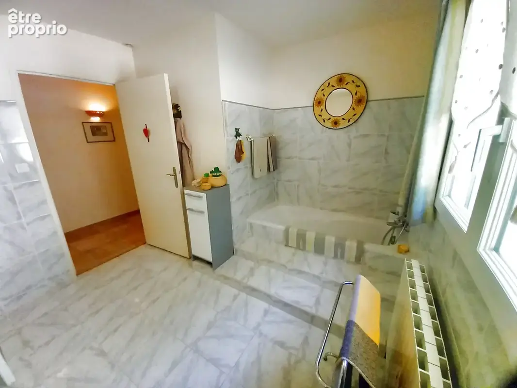 Superbe villa plain pied avec piscine sur 4000M2 arborés. - photo 43
