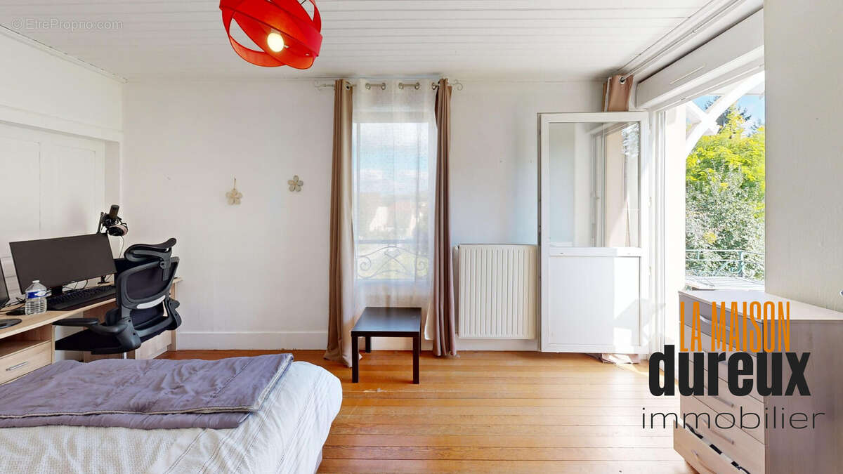 Maison à POUILLEY-LES-VIGNES