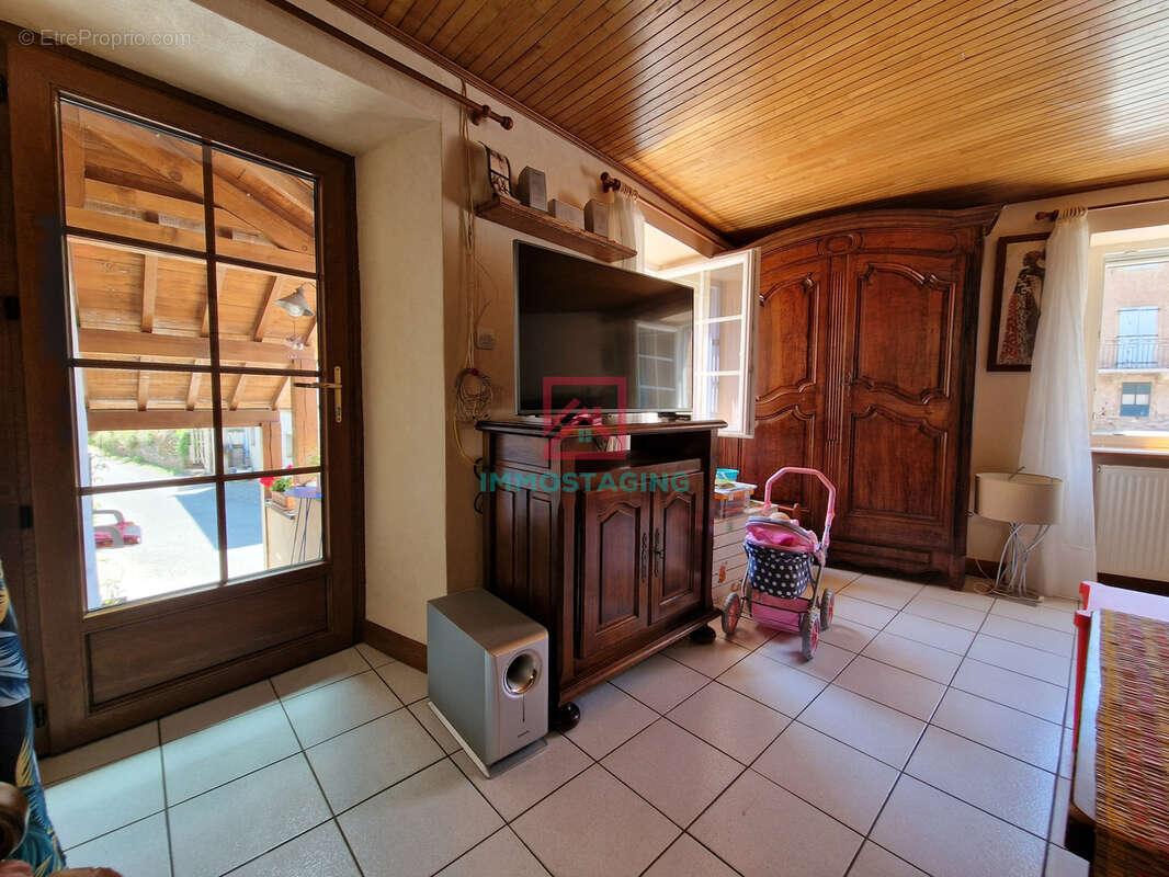 Maison à LAVAL-ROQUECEZIERE