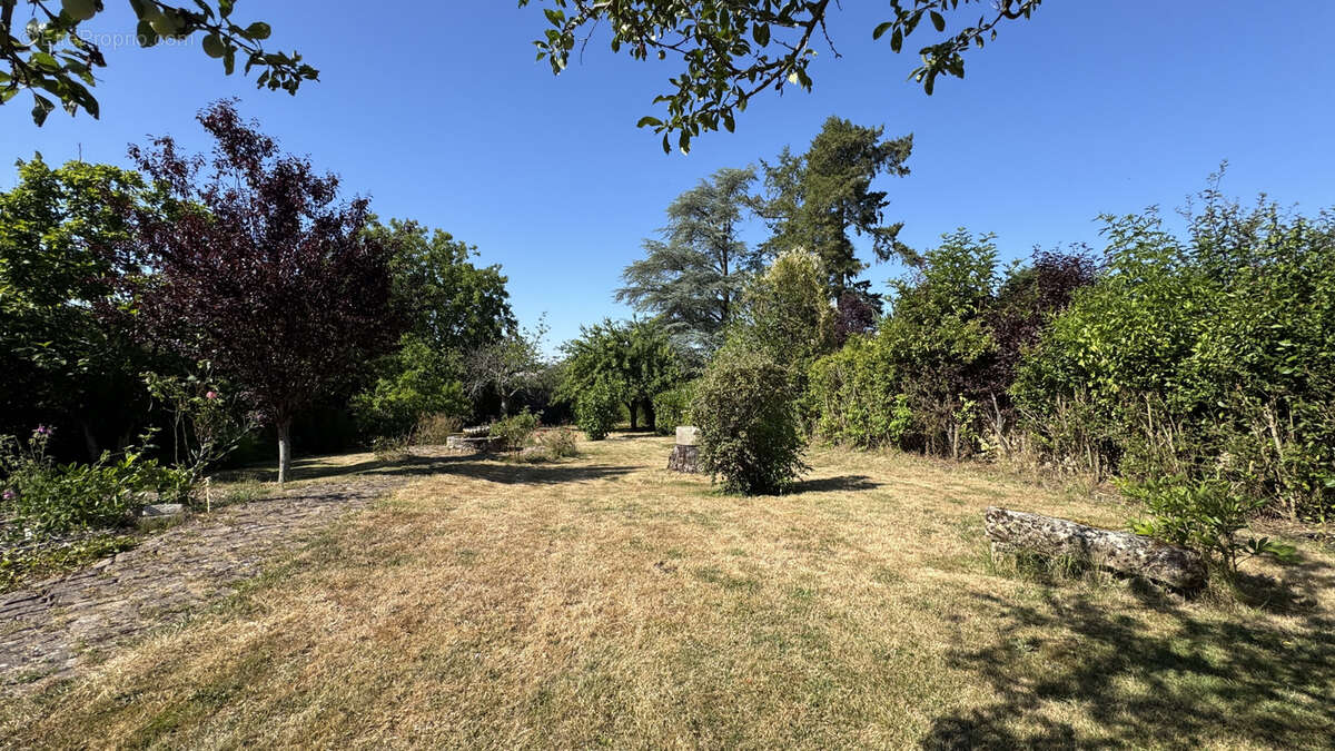 Vente en Exclusivité à Pontaubert - Charmante Maison de caractère avec jardin de 1467 m2 au prix de 235 400 €. - photo 32