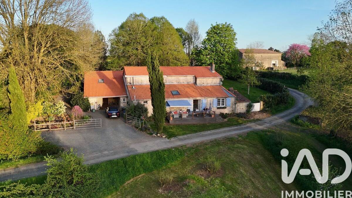 Photo 1 - Maison à SAINT-HILAIRE-DES-LOGES